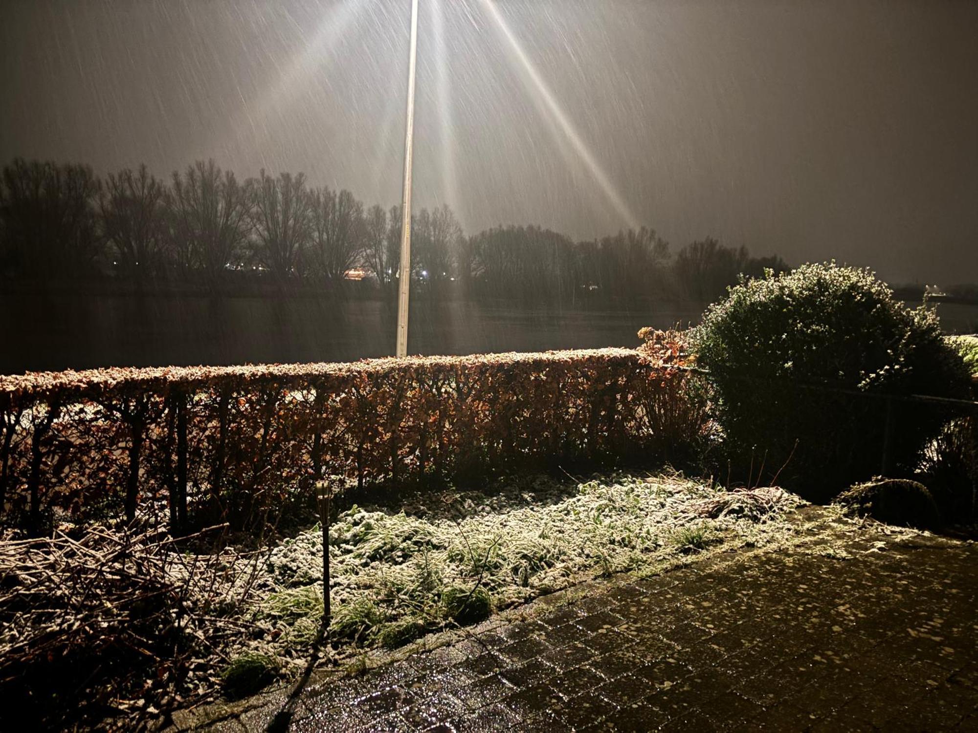 Thuiskomen, Genieten Aan Het Water Maaseik Exterior foto