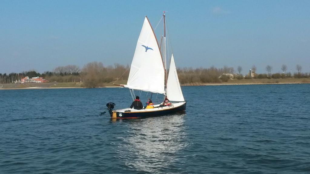 Thuiskomen, Genieten Aan Het Water Maaseik Exterior foto